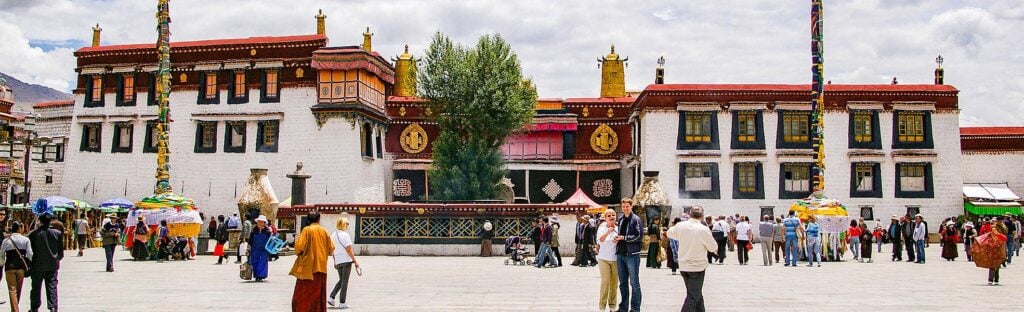Discovering the Streets of Lhasa